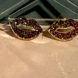 Multicolored lip earrings